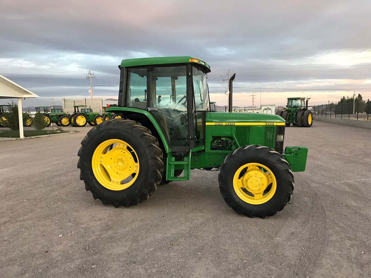 MAQUINARIA AGRICOLA INDUSTRIAL Tractor John Deere 6300 100 HP año 1996
