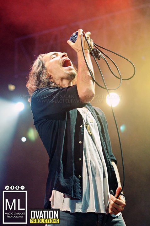 photo: Brandon Boyd (Incubus) in concert captured by Magic Liwanag
