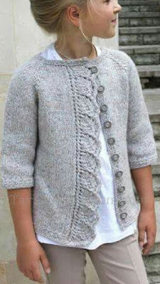 Kufer Z Artystycznym Rekodzielem Sweterki Bluzki I Kamizelki Dla Dzieci