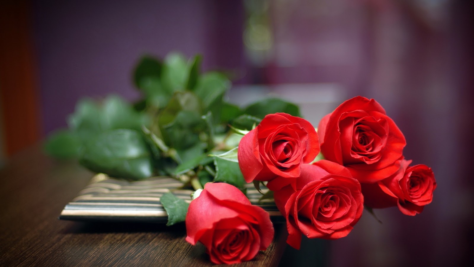 http://1.bp.blogspot.com/-XpCuckBLl2g/UKBebps1koI/AAAAAAAAGng/xT6RS8FaH0Q/s1600/red-roses-love.jpg