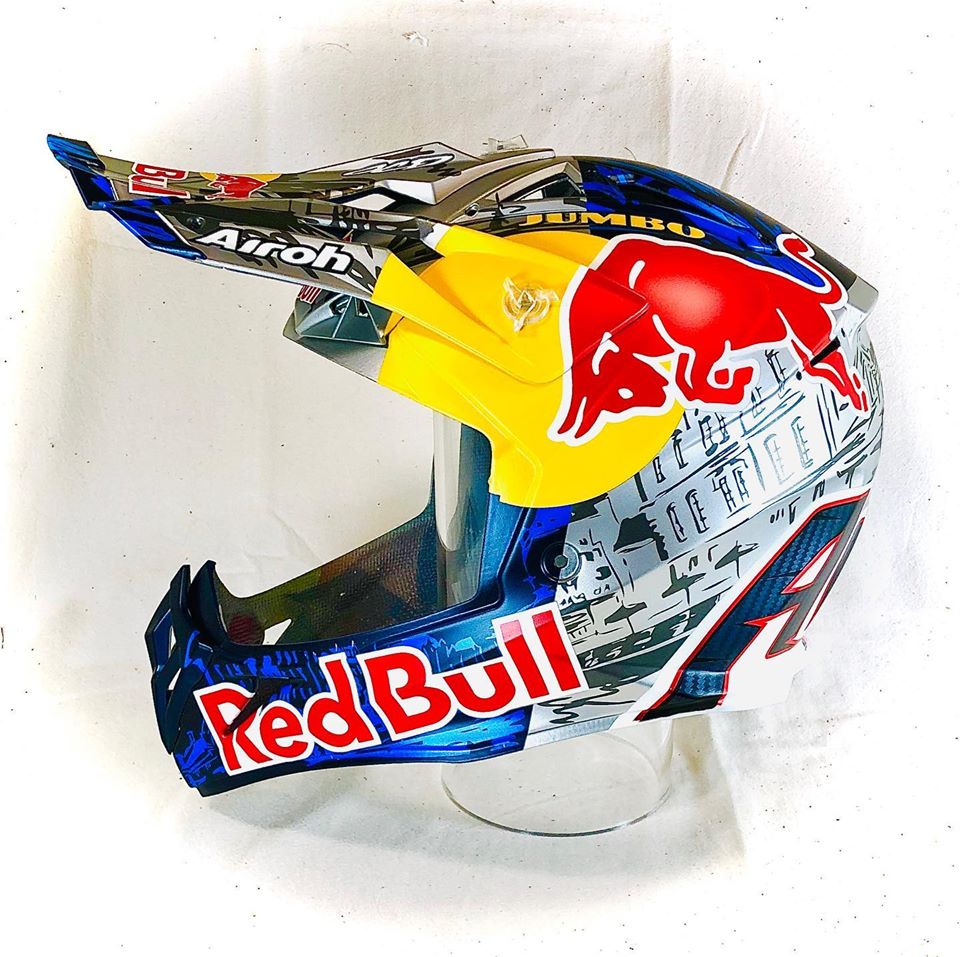 Aviator Red bull