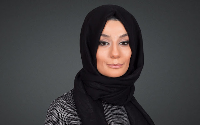 Esra Elönü kimdir? kim? eşi kim? aslen nerelidir? kaç yaşında? biyografisi ve hayatı hakkında bilgiler. Esra Elönü kimdir? kim? eşi kim? aslen nerelidir? kaç yaşında? biyografisi ve hayatı hakkında bilgiler.