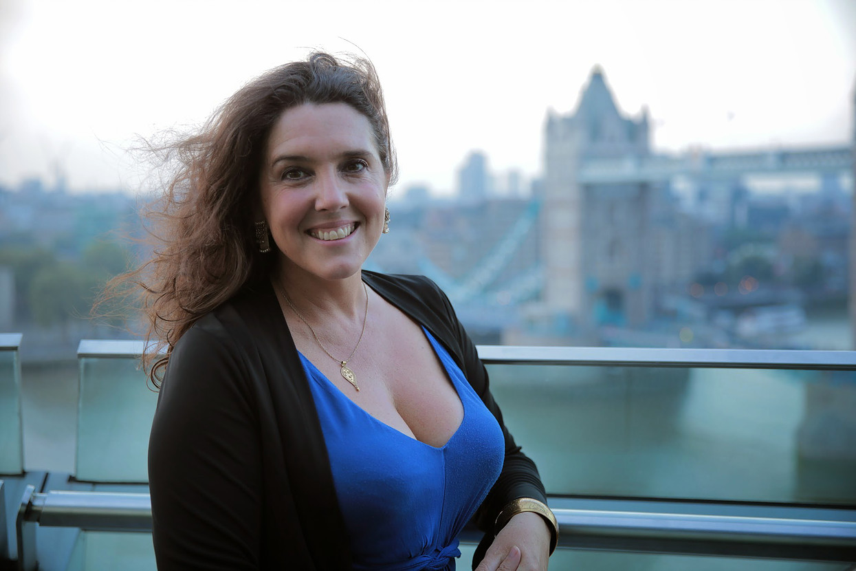 Superbabe 606: bettany hughes.