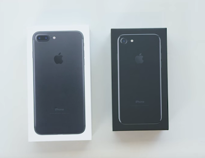 First unboxing video of jet black iPhone 7 and iPhone 7 Plus