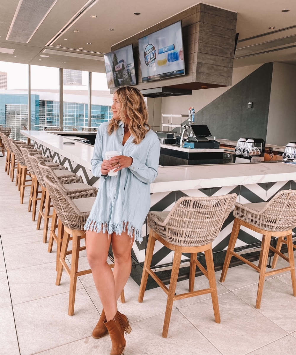 Local blogger Amanda's OK thinks the pool bar at the Omni OKC will be perfect for summer days!