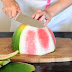 Το εντυπωσιακό κόλπο για να κόβετε το καρπούζι γρήγορα (Βίντεο)