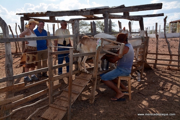 Representantes da Fundação Share Internacional visitam agricultores de Santa Cruz Capibaribe