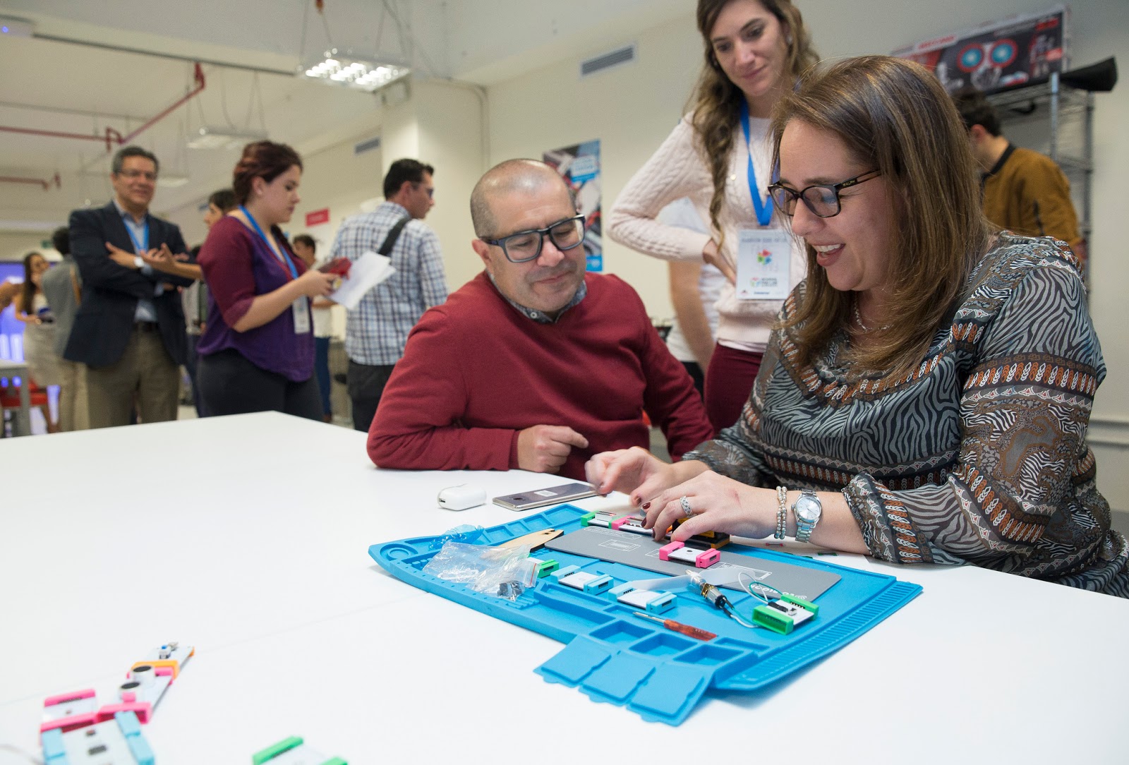 El School Fab Lab fortalece su impacto en al comunidad con la