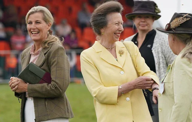 Princess Anne wore a yellow blazer and floral print skirt. Countess of Wessex wore a white pleated skirt