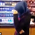 Gadis Melayu ini dimalukan kerana tidak mahu pegang arak
