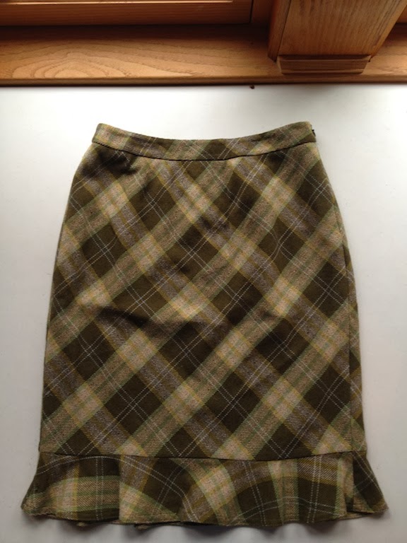 Refashion Co-op: Refashioning a Smelly, Outdated, Thrift Store Skirt!