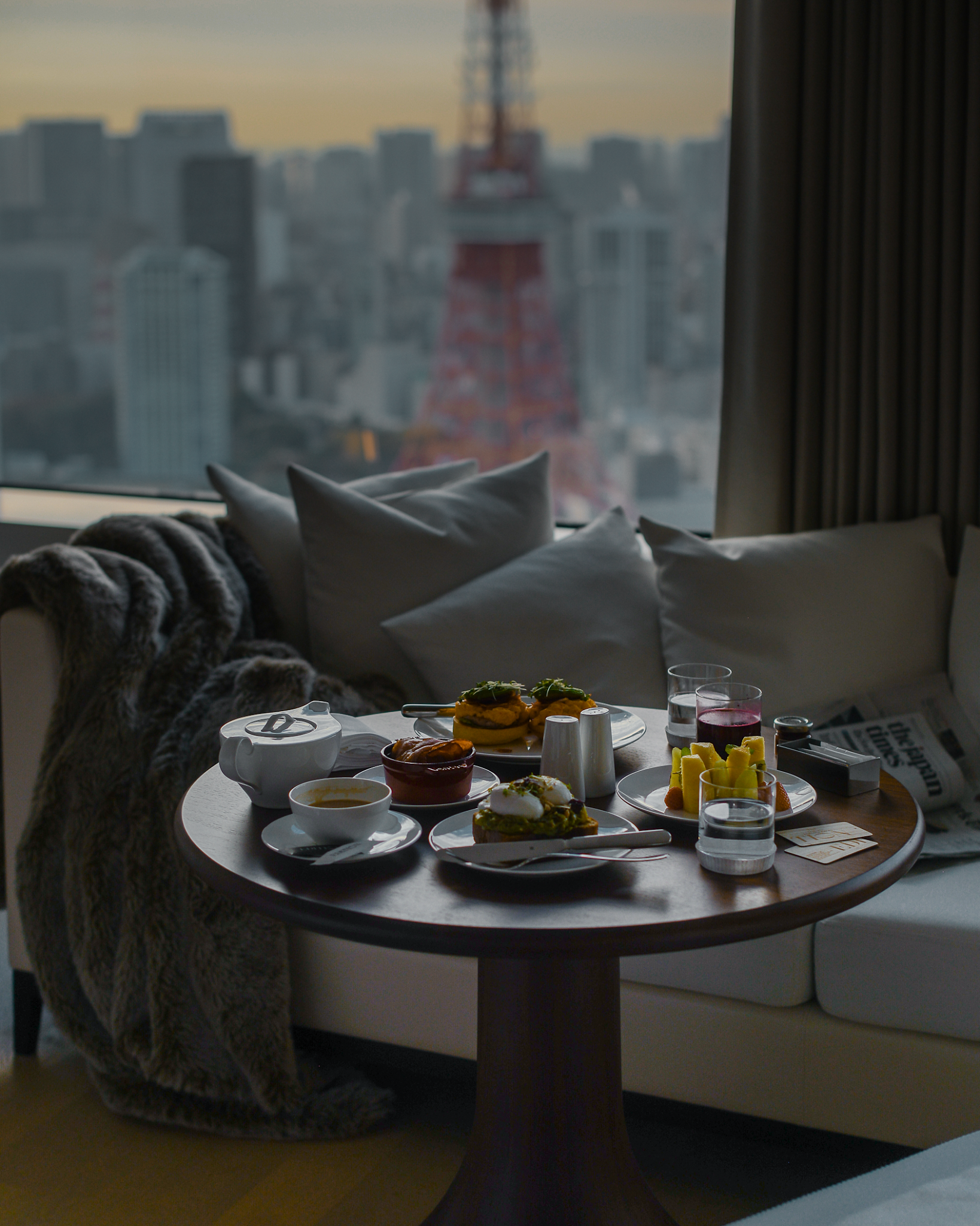 Breakfast with Tokyo Tower view, Best new hotel in Tokyo 2020, Staycation at the Tokyo Edition Toranomon,  hotel staycation in Tokyo, Japan newest hotels, Tokyo Tower view hotels in Japan, best Tokyo skyline view with Tokyo Tower / FOREVERVANNY Travel and Style by Van Le