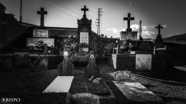 cementerio típico con tumbas