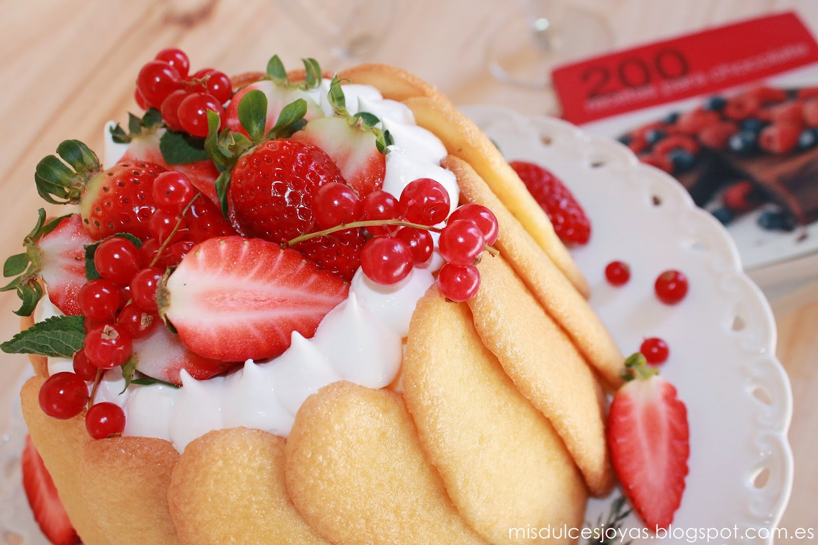 Charlota de fresas y crema bavaroise a la vainilla [Mis Dulces Joyas]