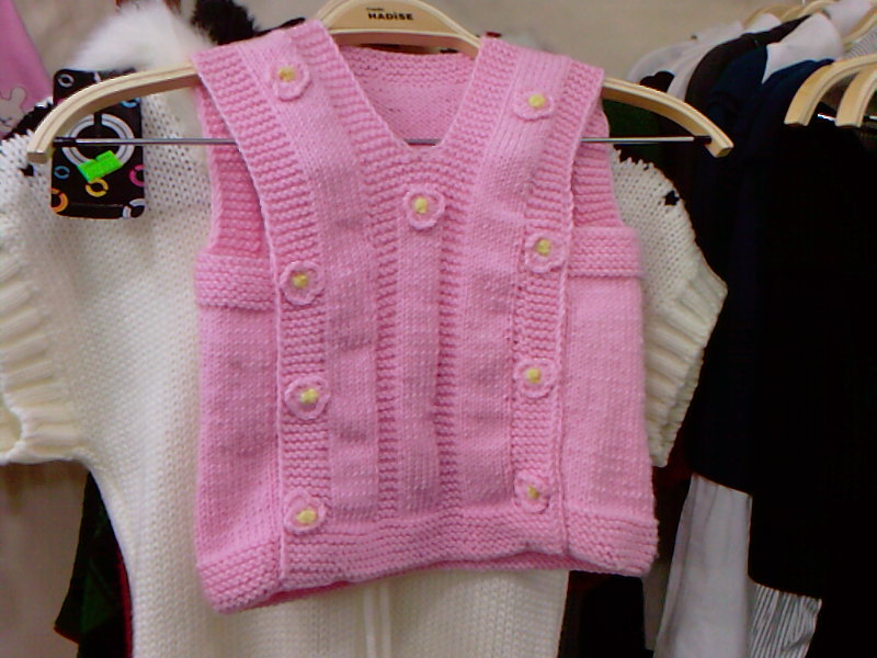 crochehand yandan düğmeli örgü bebek yeleği