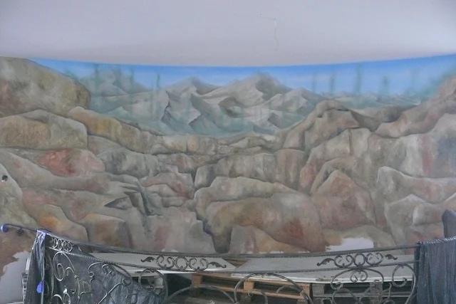 Malowanie widoku na ścianie przedstawiającego wodospad górski, warszawa