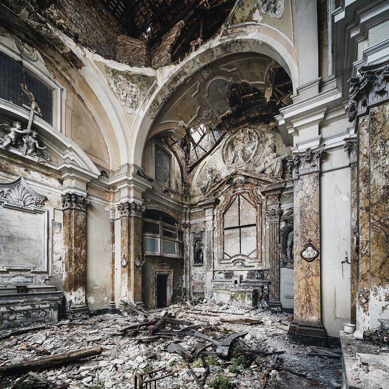 Simon Yeung capture abandoned places from different parts of Europe, Central Asia and the United States abandoned places photography, photographers, buildings, places, for photography, abandonment photography,