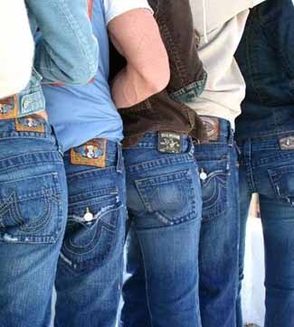 Apa Enaknya Memakai Celana  Jeans 
