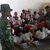 Cerdaskan Anak Perbatasan, Satgas 301/Pks Bagikan 2000 Buku