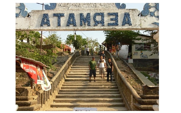 Wisata di Bangkalan Air Mata Ibu Arosbaya