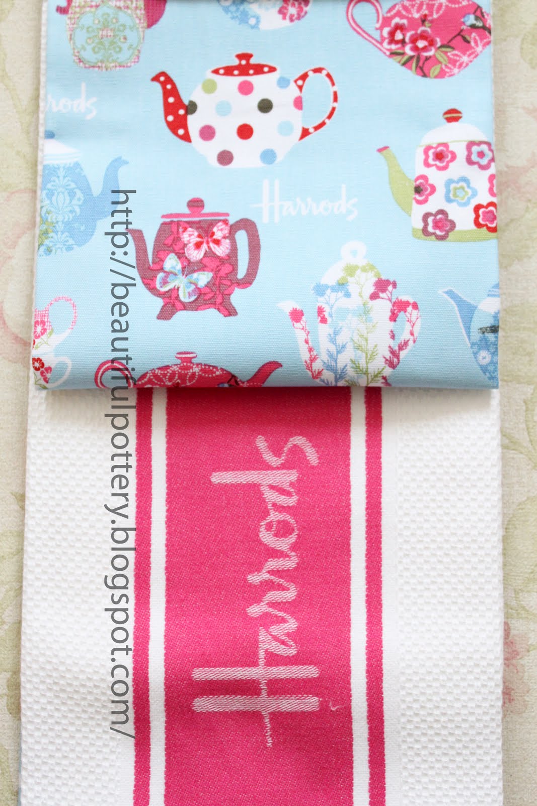 BEAUTIFUL POTTERY Harrods Tea Towel Set