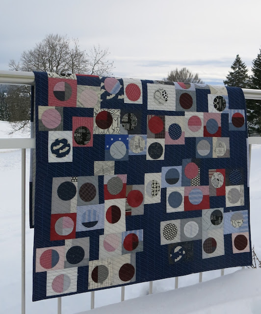 Quilty 365 - Hand applique circles - First quilt finished