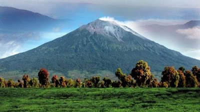 10 Gunung Tertinggi di Indonesia