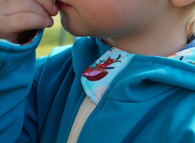 Ein Kindergeburtstag in kunterbunten Babauba-Jacken (+ Verlosung) Kindermode Kinderkleidung Label Kapuzenjacke Hoodie Softshelljacke bunt knallig farbenfroh Mädchen Junge Gewinnspiel Gutschein