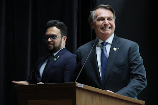  foto presidente jair messias bolsonaro, foto bolsonaro 2020 ,foto presidente do brasil bolsonaro rindo