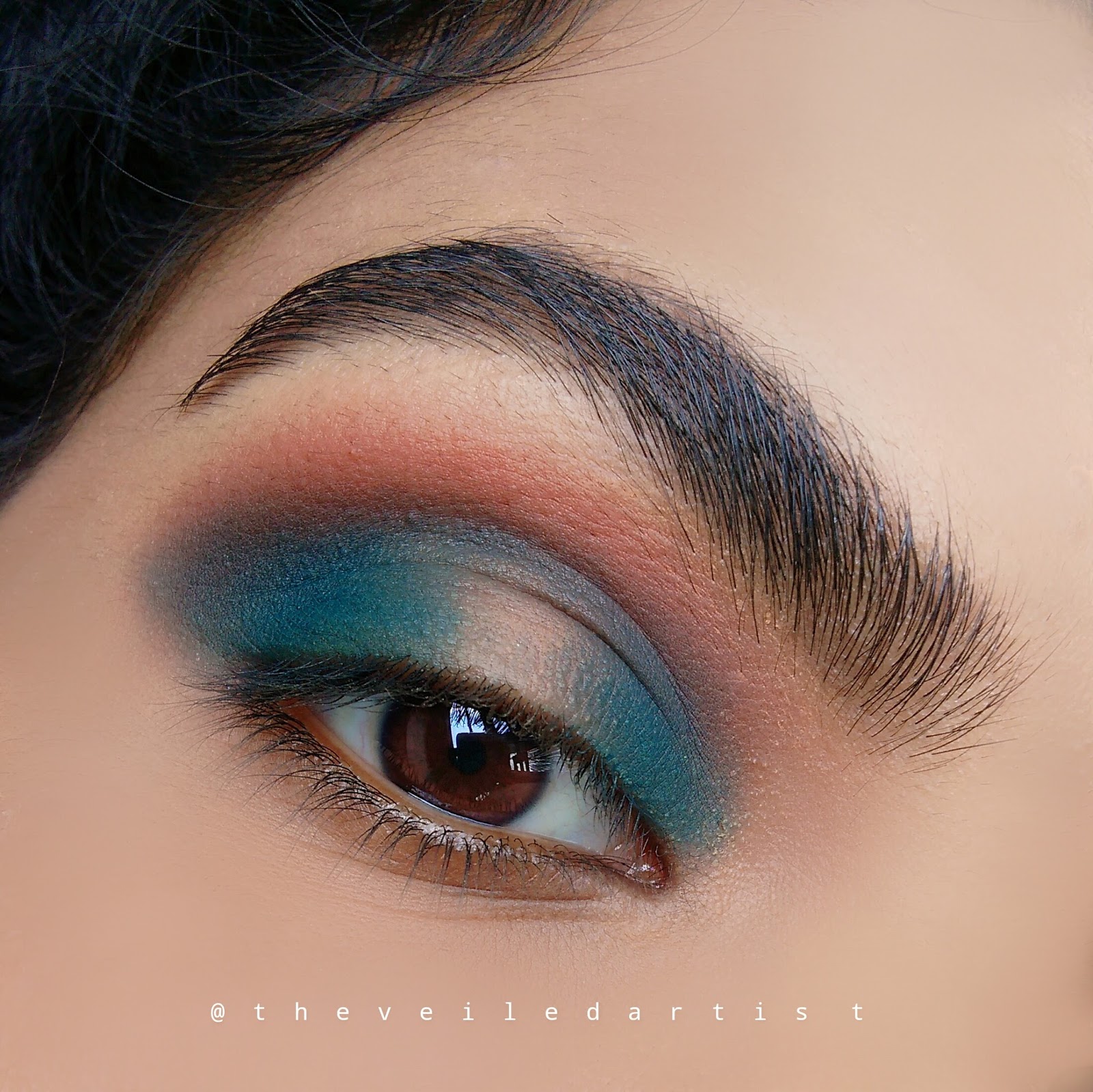 Mermaid Inspired Ethereal Dark Teal and Gold Halo Smokey Eyes Tutorial