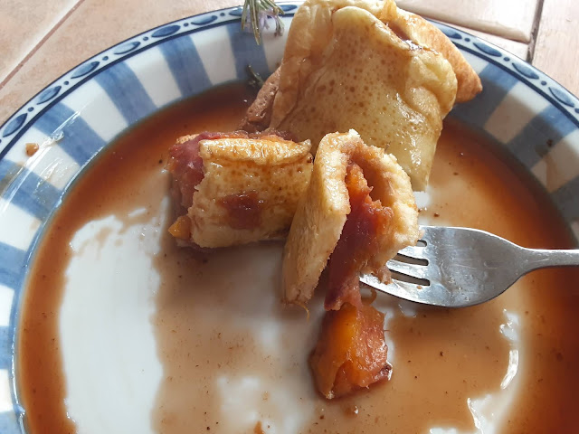 Yorkshire Pudding Wrap with Peaches