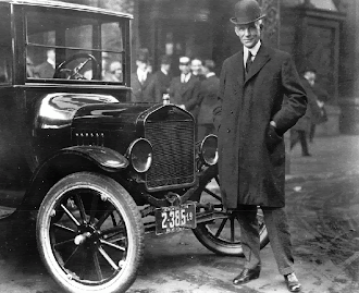 Henry Ford junto con el Modelo T