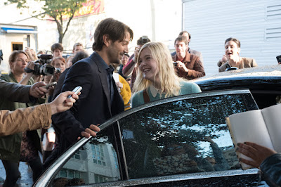 A Rainy Day In New York Diego Luna Elle Fanning Image 1