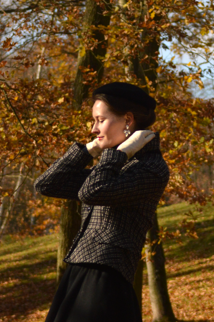 late autumn day, black outfit,  chanel buclé jacket, buclé fabric, georgiana quaint