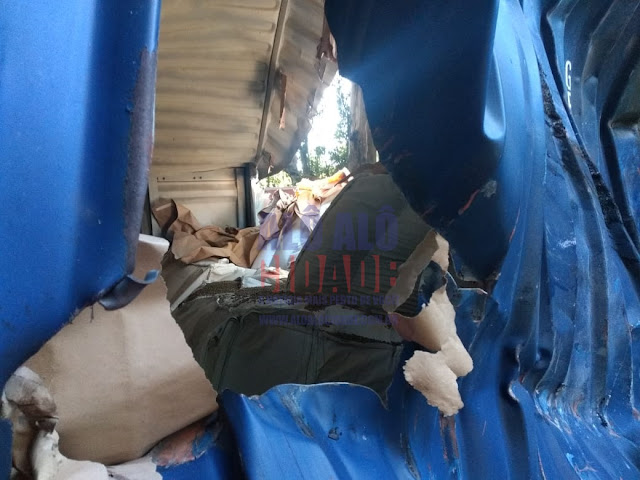 Container cai em cabine de carreta e mata motorista em acidente na BR-354 em Pouso Alto
