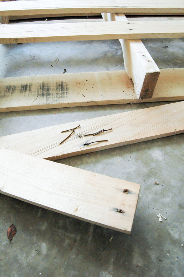 How to Dismantle Pallets Without Breaking Boards Little House of Four
