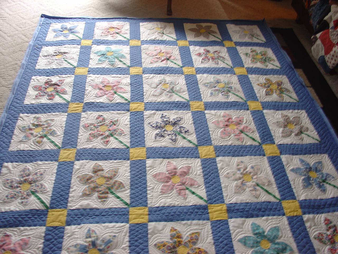 Treadlestitches Daisy Quilt Finish