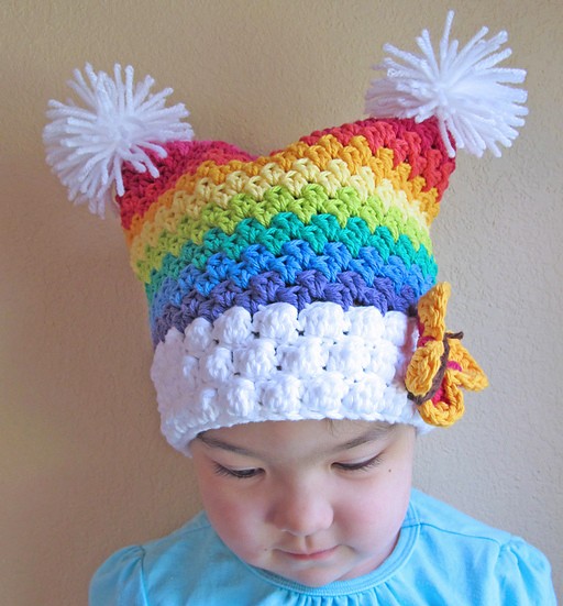 Gorro con pompones a crochet