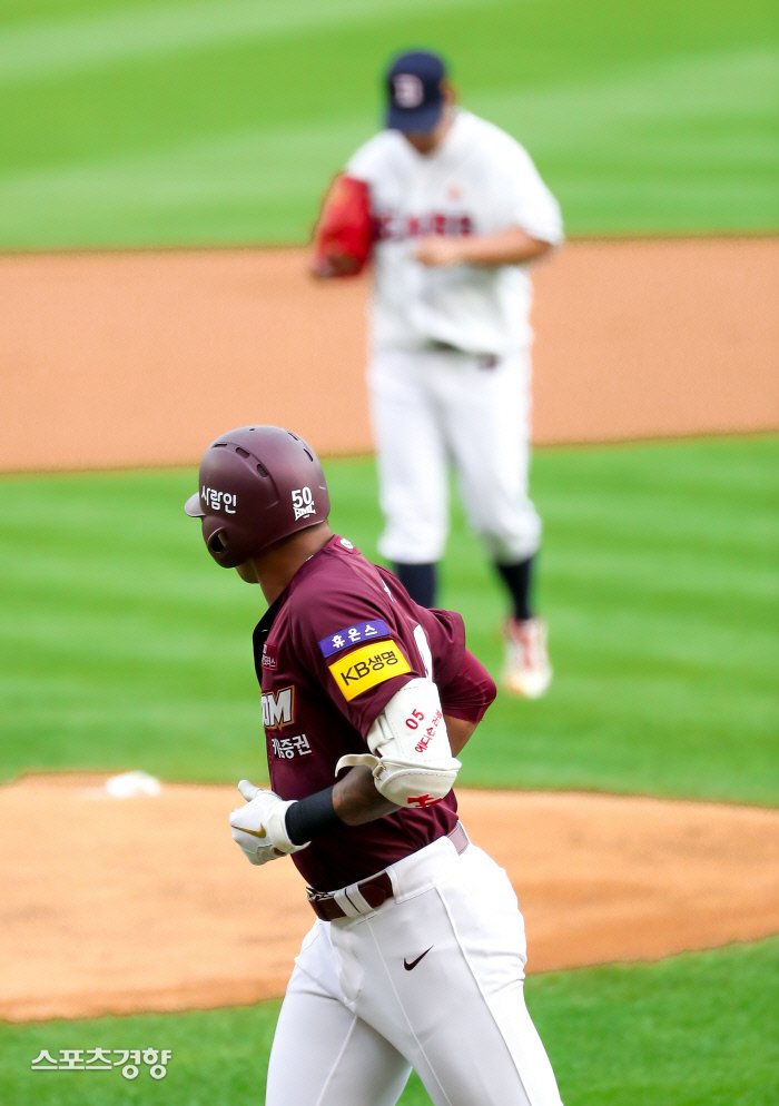 MLB 출신 러셀의 유희관 신고식