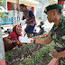 Sedekah di Jumat Berkah, Prajurit Yonarmed 12/Divif 2 Kostrad Bagikan Nasi Kotak Gratis