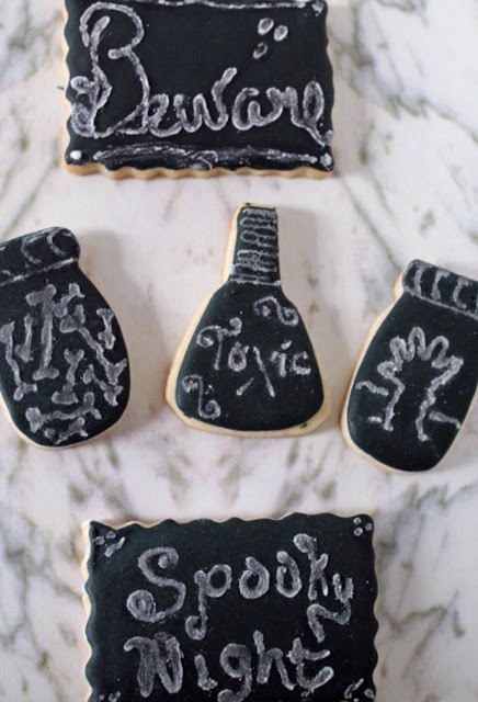 Blackboard Style halloween cookies @www.thecookiecouture.com