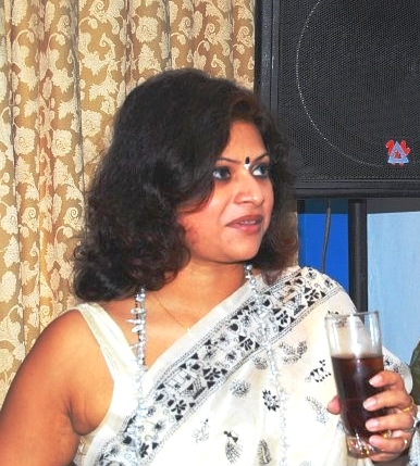 Desi Masala Saree Pictures: Desi Bengali Bhabhi