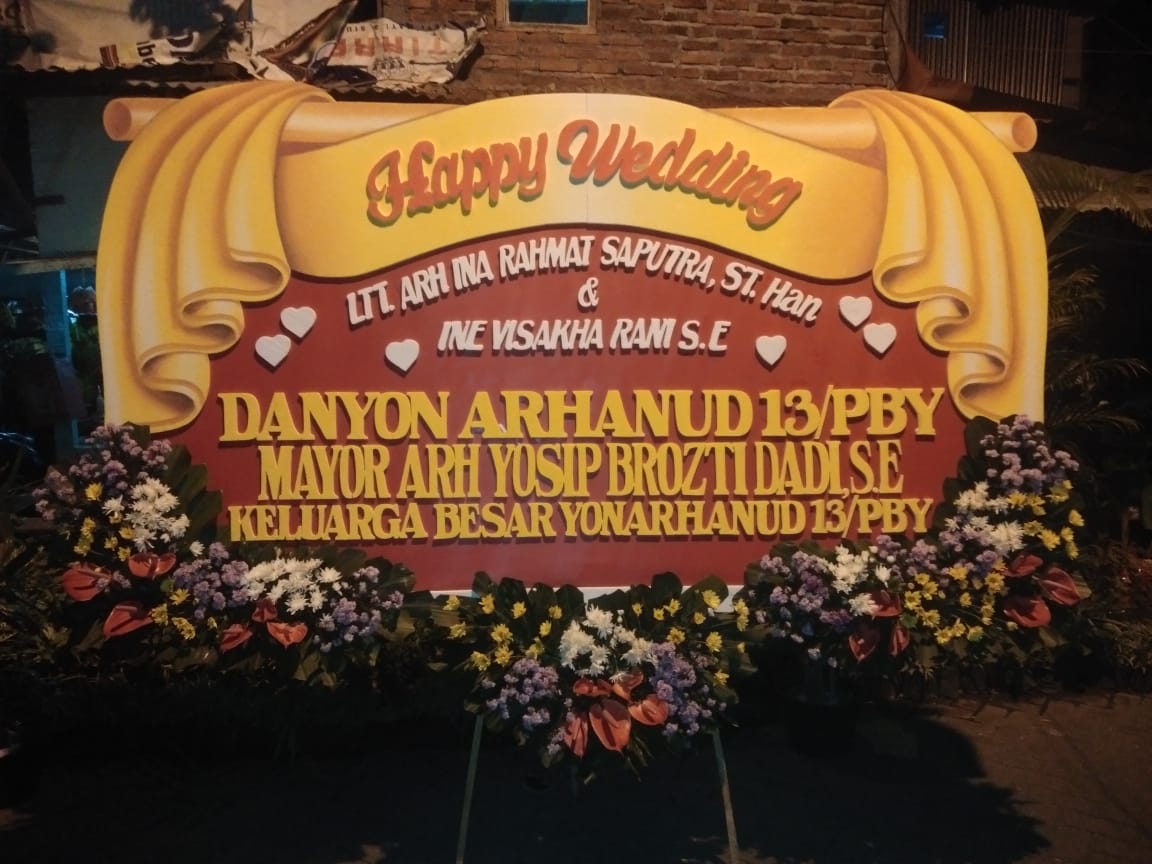 bunga papan pernikahan gresik