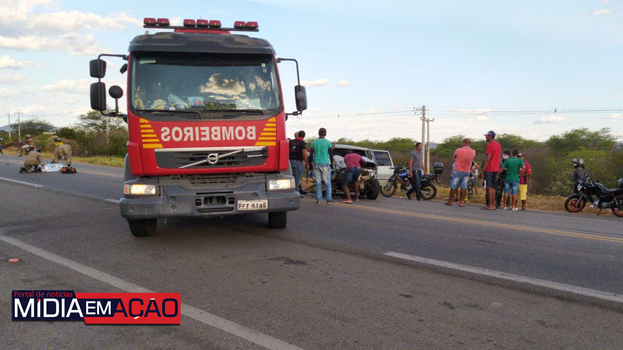 Colisão entre carro e motos deixa dois mortos e um ferido em Serra Talhada
