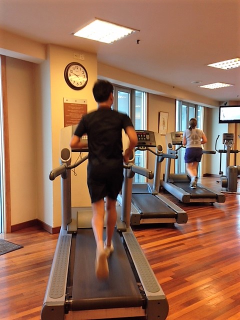 running treadmill without shoes