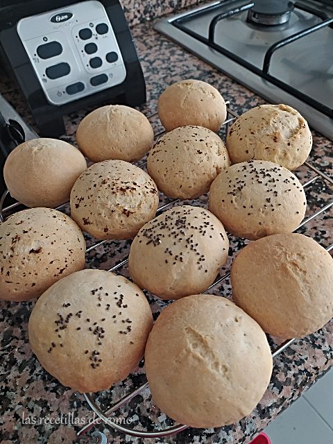 panecillos enfriando sobre rejilla