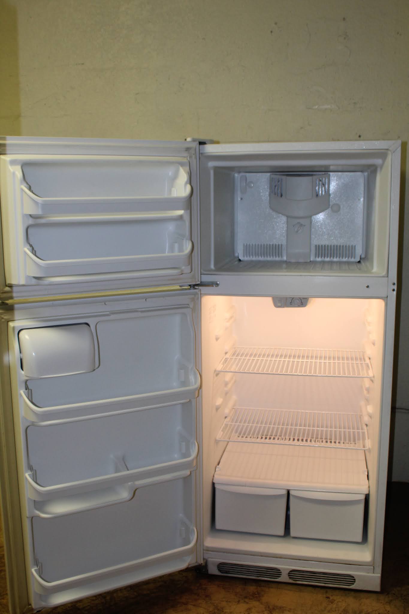 Frigidaire Refrigerator (Delivery Available New & Used Appliances