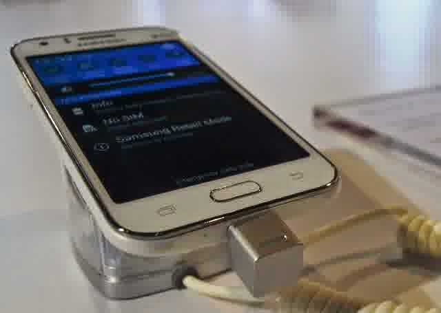 Harga dan Spesifikasi Samsung Galaxy J1
