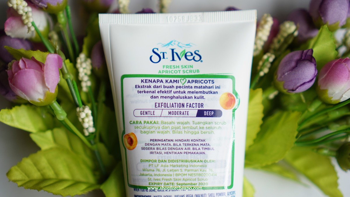 Review St. Ives Fresh Skin Apricot Scrub
