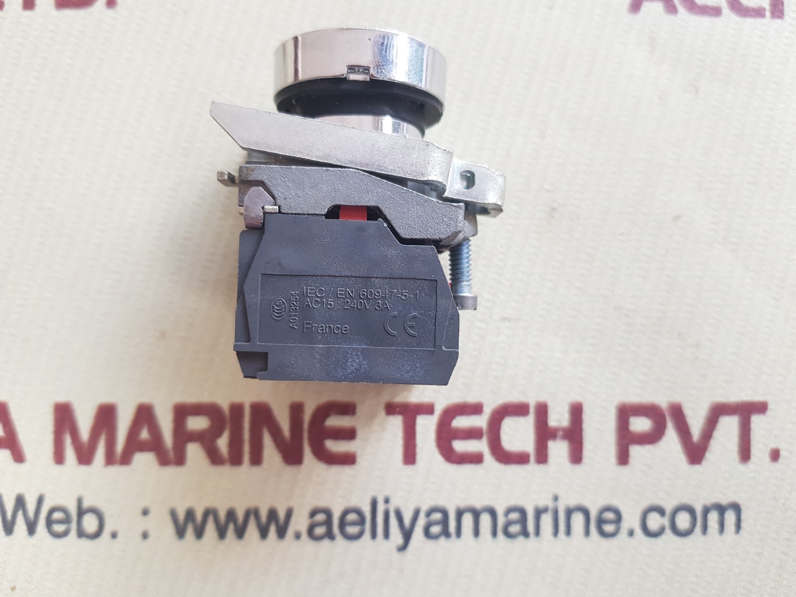 TELEMECANIQUE ZBE101 2 POSITION MAINTAINED SELECTOR SWITCH Aeliya Marine